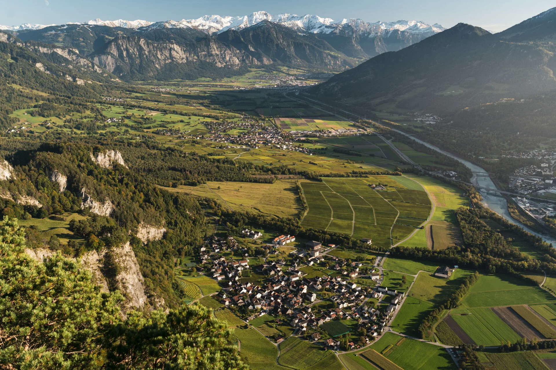 Blick vom Regitzerspitz auf die Bündner Herrschaft (Foto © Marco Hartmann)