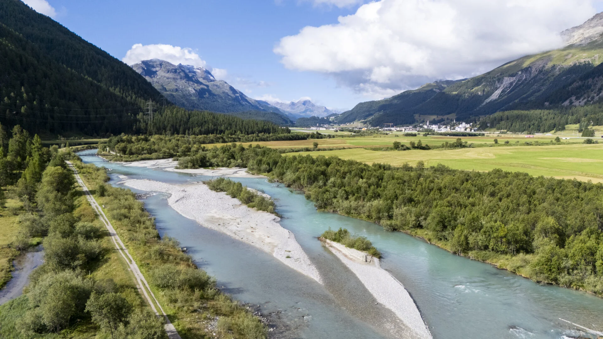 Flusslandschaft am Inn im Engadin (Foto © Mayk Wendt)